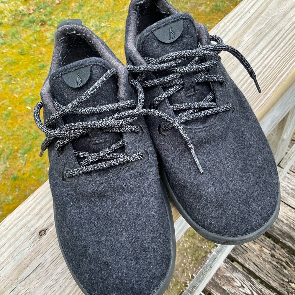 Allbirds merino Dark charcoal Gray Wool Sneakers black runners